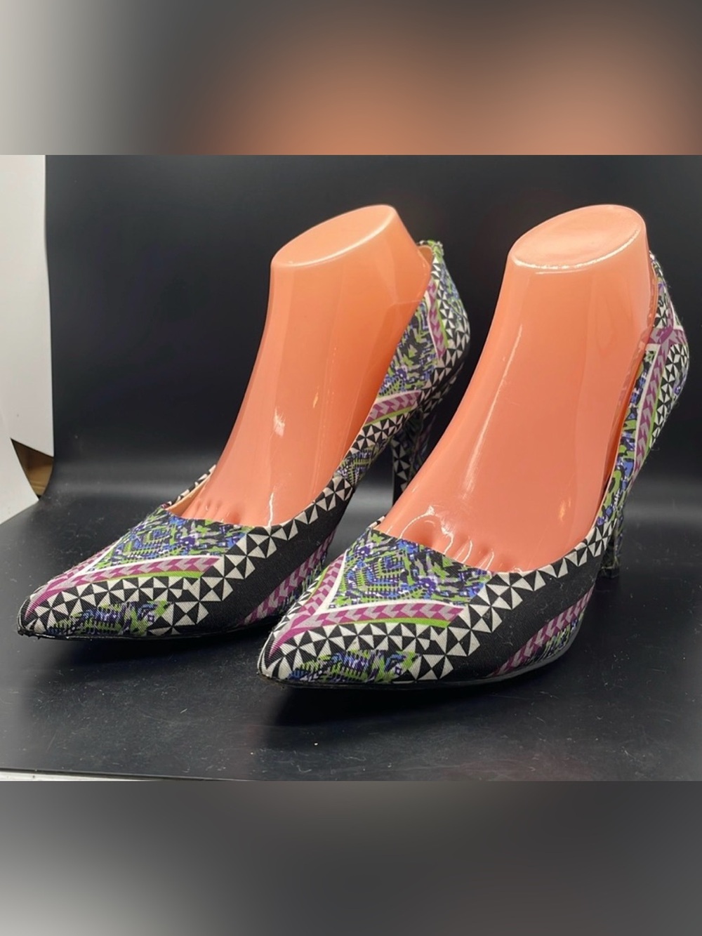 Nine West Wendel geometric triangles heels pumps Size 9.5